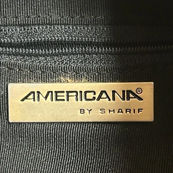 Elegant Black Leather Crossbody Bag - Picture 2 of 12